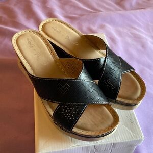 Black sandal size 8